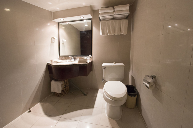 Bathroom, Yantai Meiya International Apt. Hotel, Yantai