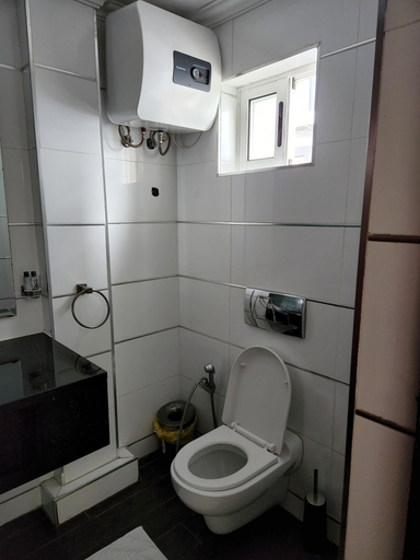 Bathroom 3, Hotel Atlantis 2, Maputo