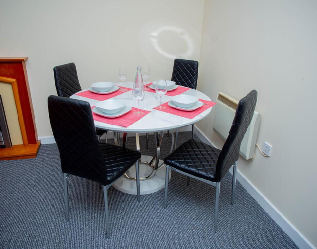 Others 5, Beautiful two Bedrooms Ensuite Apartment, Northamptonshire