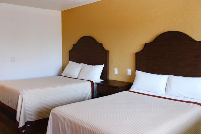 Bedroom 3, Estancia Inn, Tecate