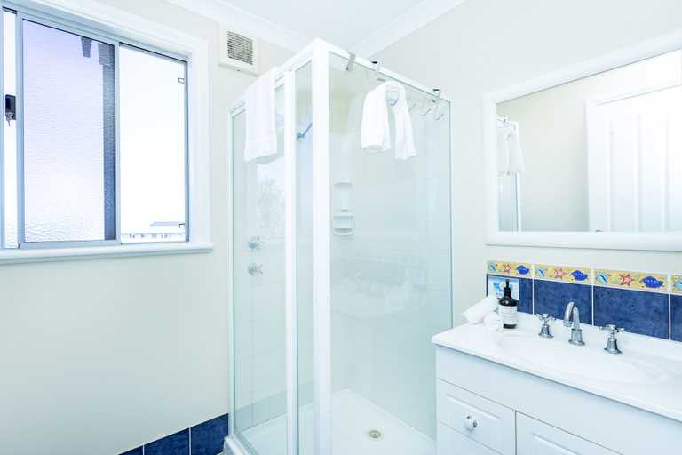 Bathroom, Sunset Oddes-sea, Gingin