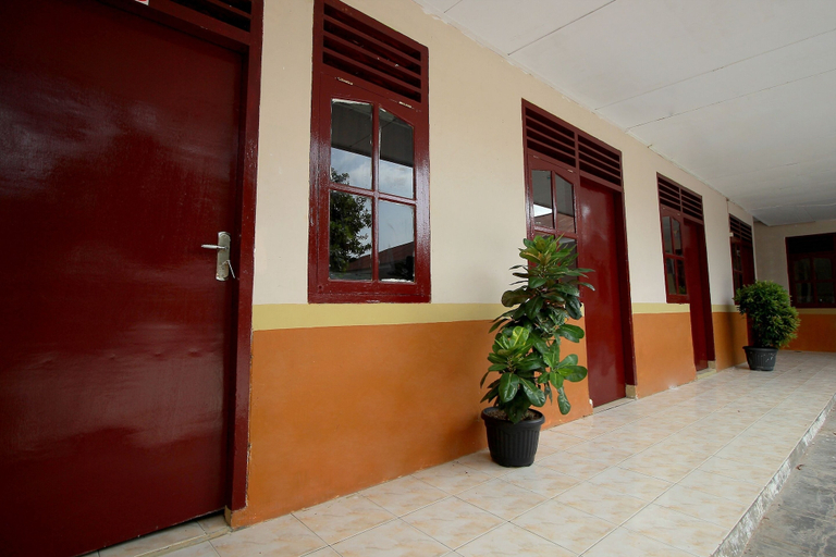 Exterior & Views 2, OYO 2647 Anissa Guest House, Bengkulu