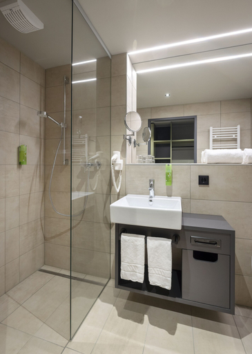 Bathroom 4, JUFA Hotel Laterns - Klangholzhus, Feldkirch