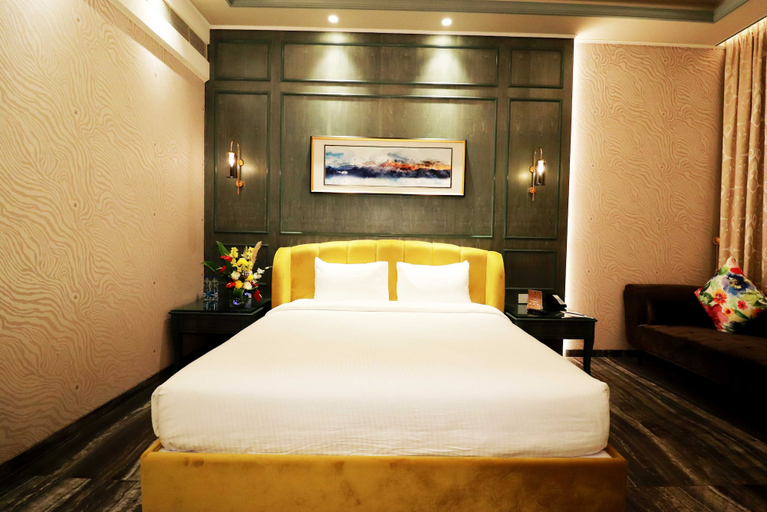 Bedroom 2, Seven Eleven Club, Thane