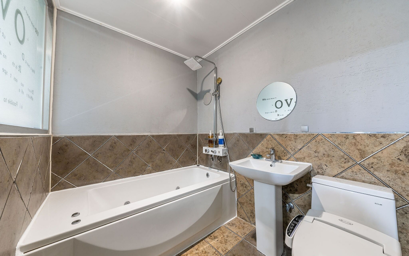 Bathroom 5, Chuncheon Mime Hotel, Chuncheon