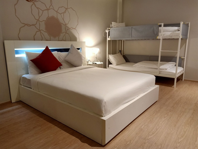 Bedroom 3, Platinum Hotel, Pluak Daeng