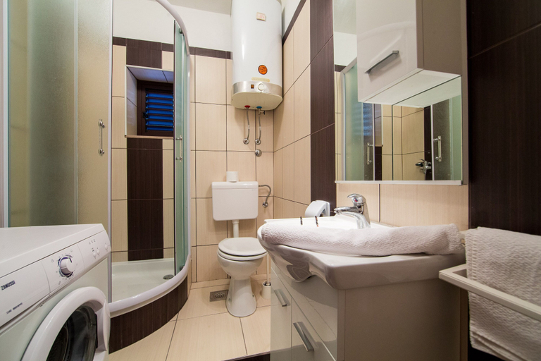 Bathroom, Victorious VIScovery Orange, Vis