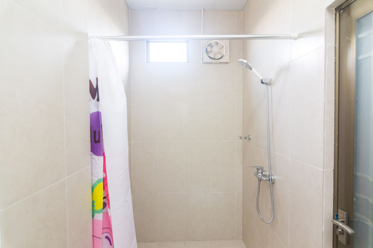 Bathroom 4, Capital O 1867 Kara Guest House, Batam