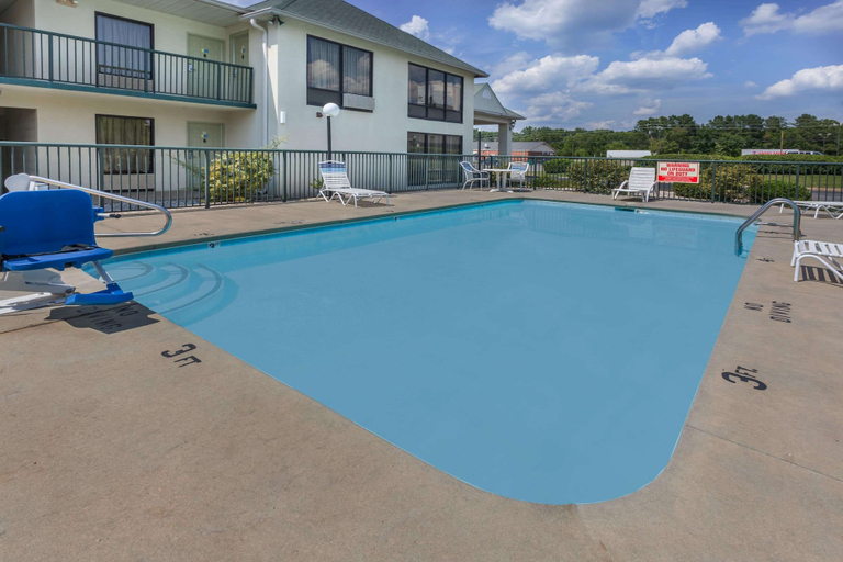 Sport & Beauty 5, Days Inn by Wyndham Sanford, Lee
