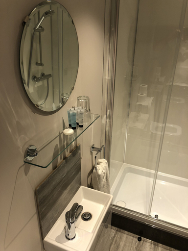 Bathroom 3, The Wolf Inn, Suffolk