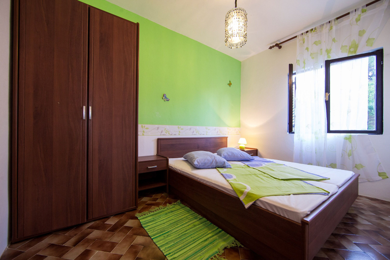 Bedroom 3, Victorious VIScovery Orange, Vis