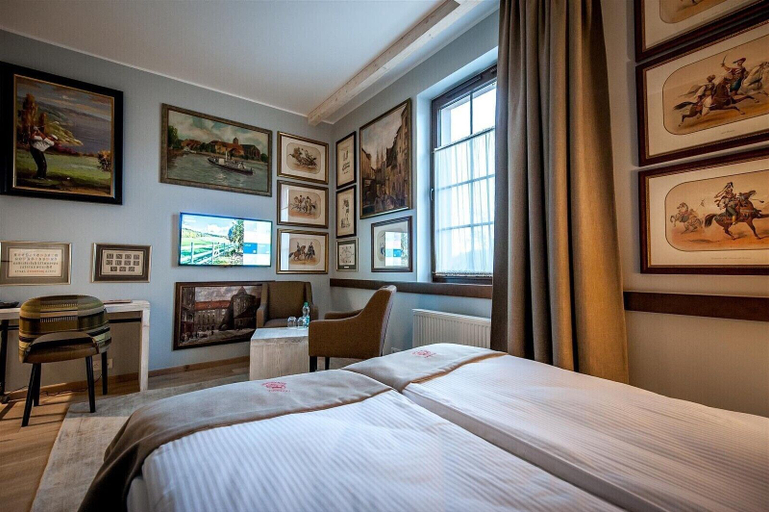 Bedroom 3, Akademia Kuraszków, Trzebnica