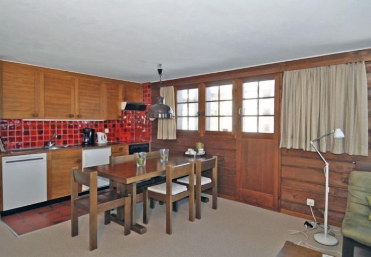 In-room dining, Zum altu Gadu 3 Ost, Raron