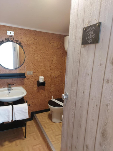 Bathroom, La Lanterna, Latina