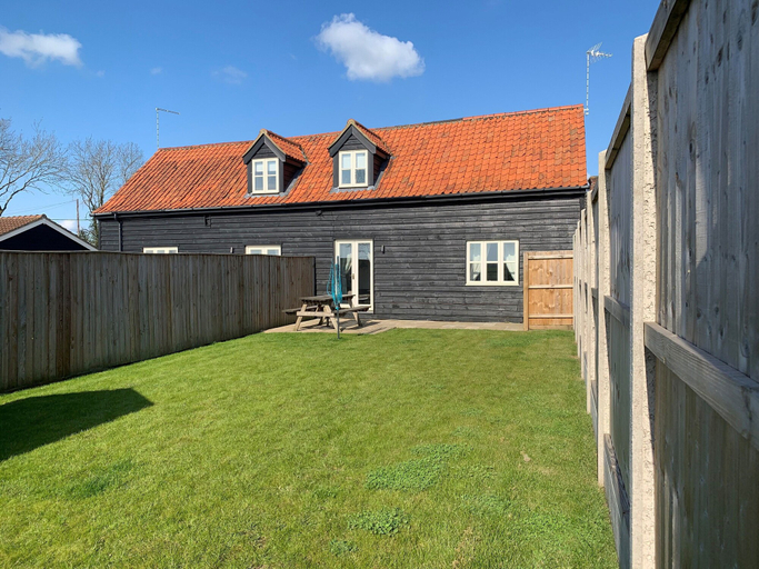 Exterior & Views 2, Hideaway Cottage, Suffolk