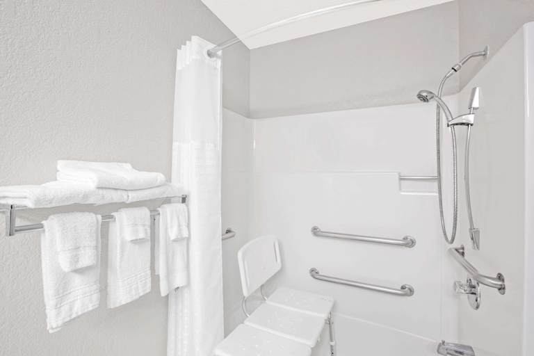 Bathroom 4, Park Inn by Radisson, Ames, Story