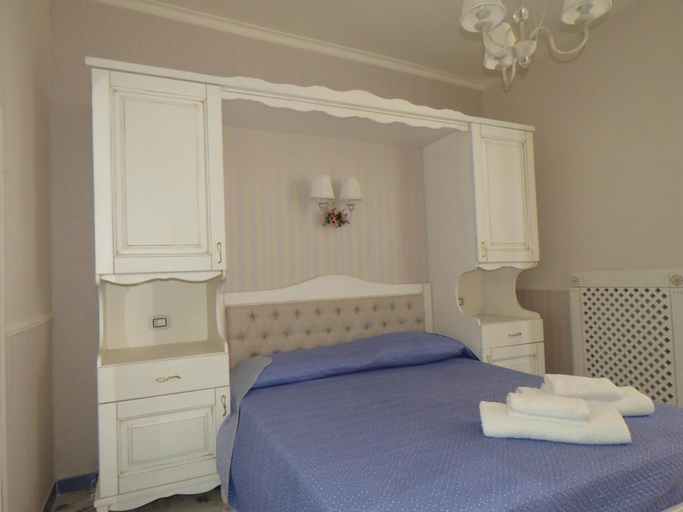 Bedroom 4, Olimpo degli Dei, Napoli