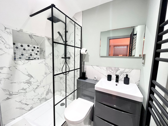Bathroom 4, Olivia Rojo, Norfolk