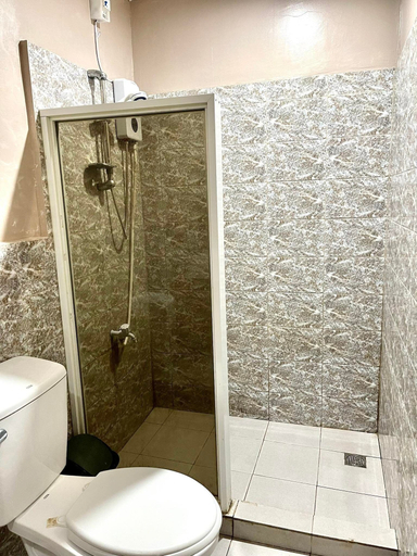 Bathroom 5, Little Rock Cebu, Lapu-Lapu City