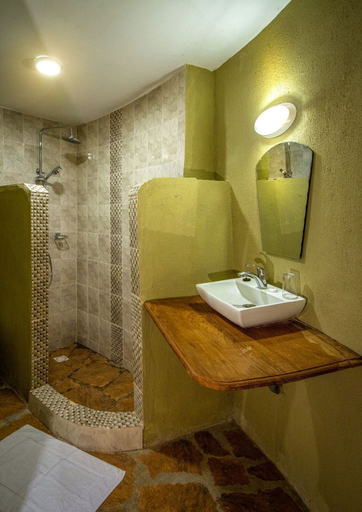 Bathroom, Bamboo Village Resort, Kombo Saint Mary