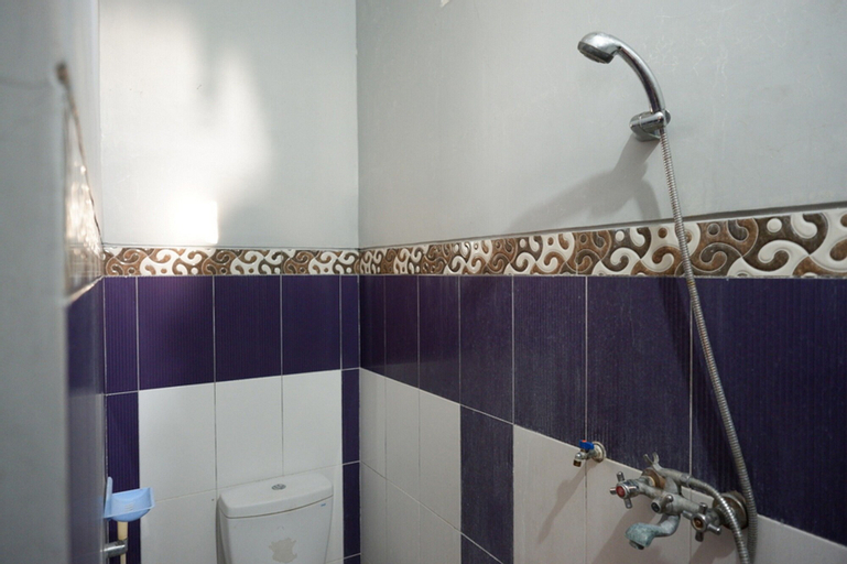 Bedroom 4, RedDoorz Syariah near Menara Kudus, Kudus