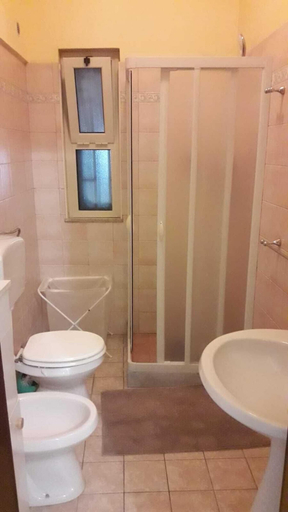 Bathroom 2, Villa Artemide, Ragusa