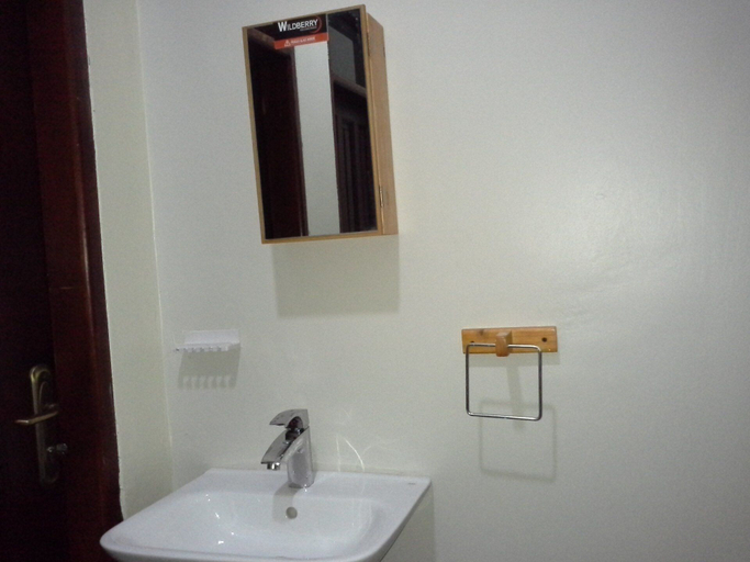 Bathroom, Stod Villas, Jinja