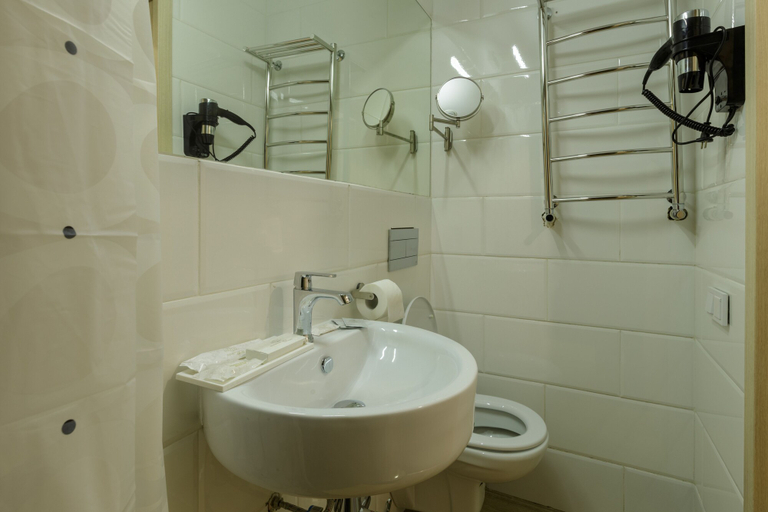 Bathroom 3, Park-Hotel Sobolinka, Slyudyanskiy rayon