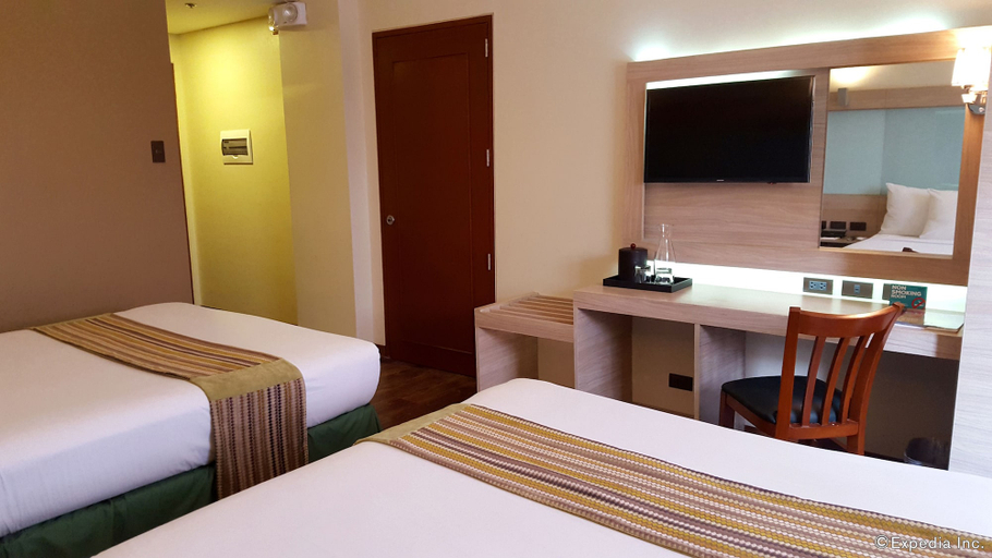 Bedroom 2, Microtel by Wyndham Baguio, Baguio City