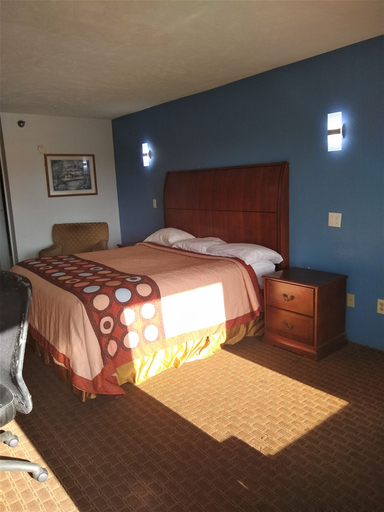 Bedroom 3, Relax Inn, Madison