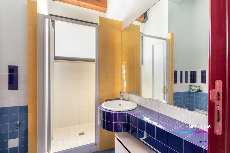 Bathroom 4, Garden Chich, Syracuse