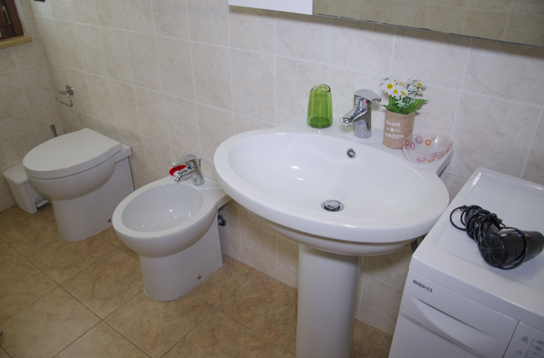 Bathroom 3, Casa Ricciola, Sassari