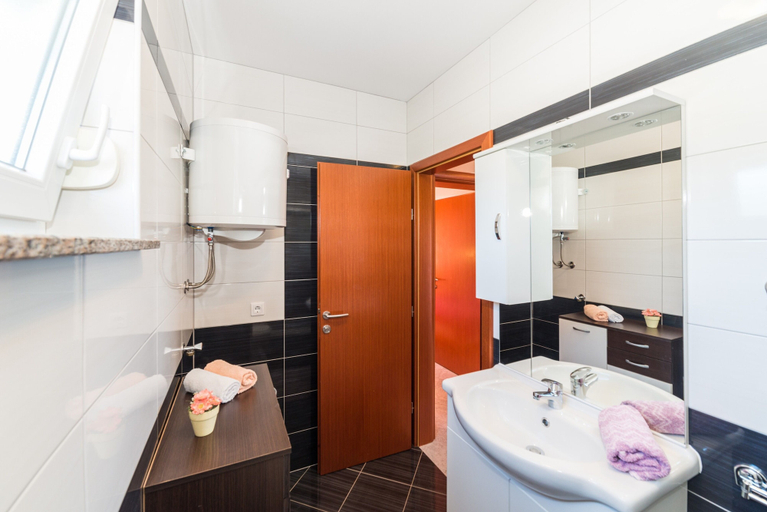 Bathroom 5, Apartments Hudic, Vir