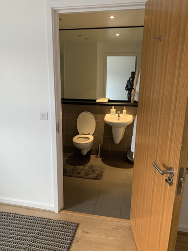Bathroom 3, Remarkable 2-bed Apartment, Leeds