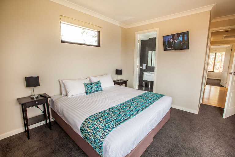 Bedroom 3, Neagles Retreat Villas, Clare and Gilbert Valleys