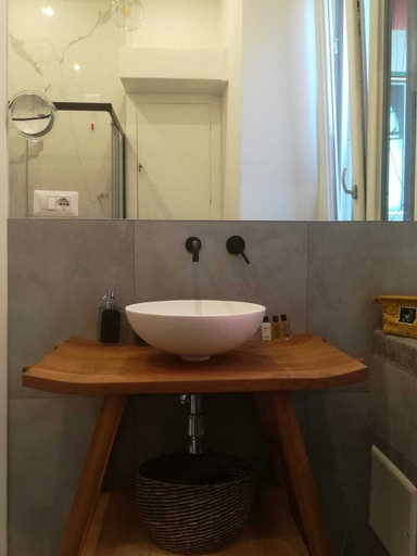 Bathroom 5, B-Montedidio, Napoli
