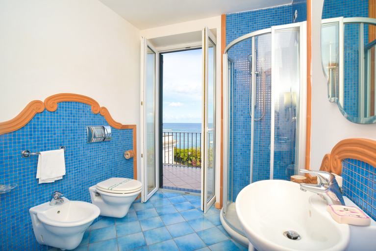 Bathroom 5, Albergo Terme Italia, Napoli