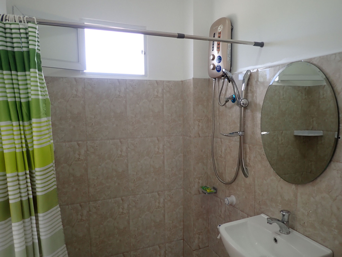 Bathroom 3, Alaia Studios, Panglao