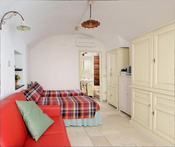 Bedroom 3, Santo Stefano, Bari