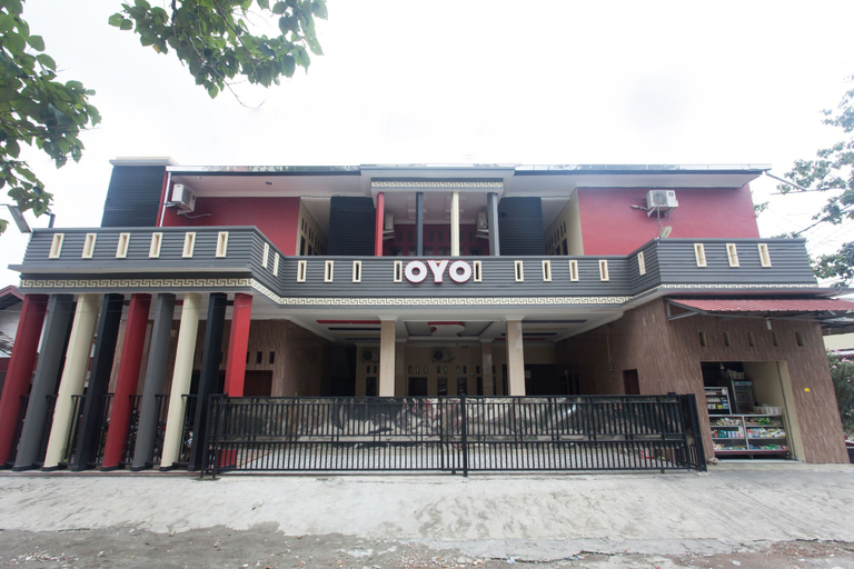 Exterior & Views 2, Oyo 1539 Armita Residence, Medan