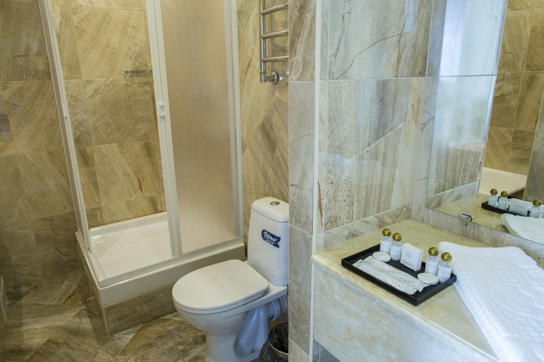 Bathroom 3, Grand Baikal Hotel, Slyudyanskiy rayon