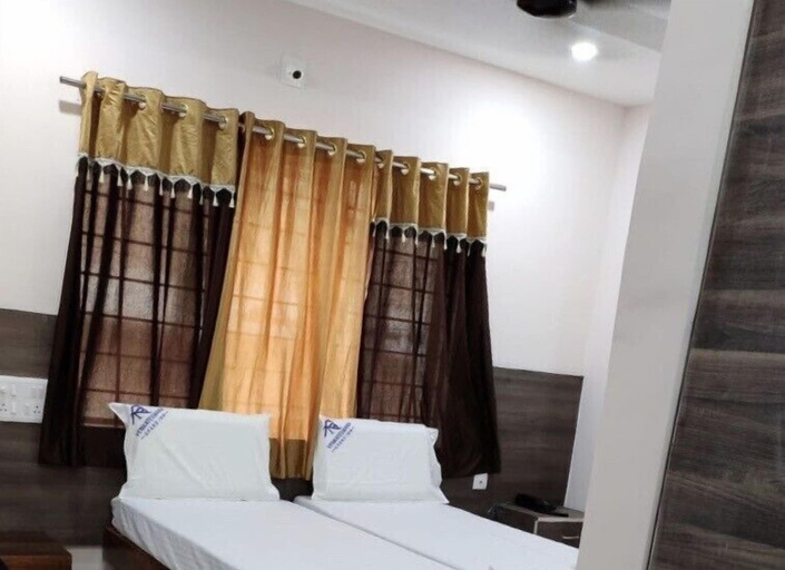 Bedroom 2, NB Venkaeswara Grand Inn, Chittoor