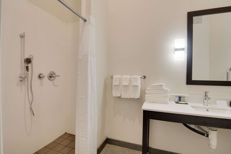 Bathroom 5, Sleep Inn Dallas Northwest - Irving, Dallas