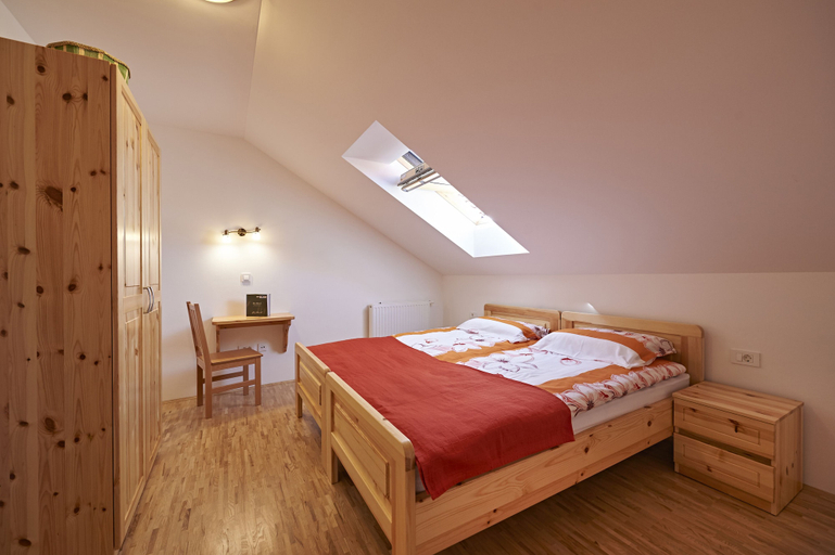 Bedroom 2, Apartments Tourist Farm Gradišnik, Prevalje