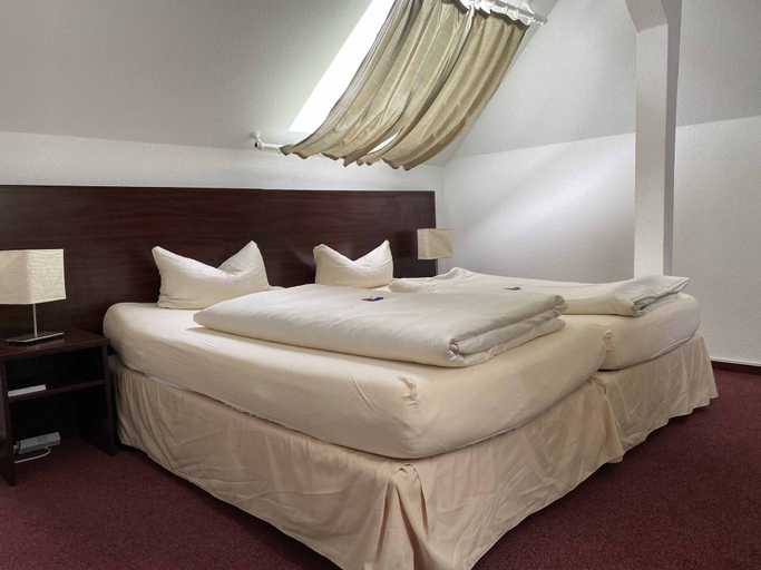 Bedroom 3, Hotel Rosengarten, Lippe