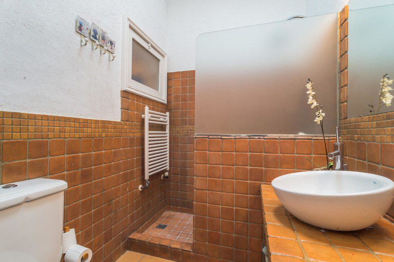 Bathroom 3, B-35 Begur 6 PAX, Girona