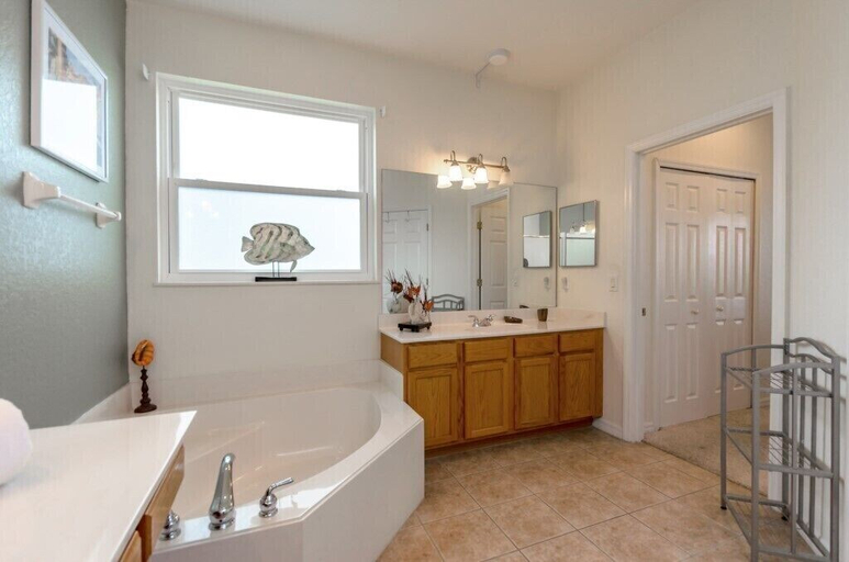 Bathroom 3, 337 Belfry, Polk