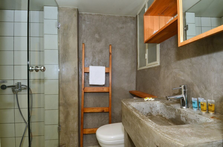 Bathroom, Kerameikos, a lovely apartment, Attica