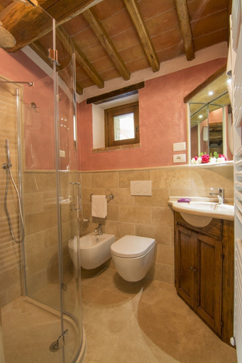 Bathroom 2, Under the Chianti Sun, Arezzo