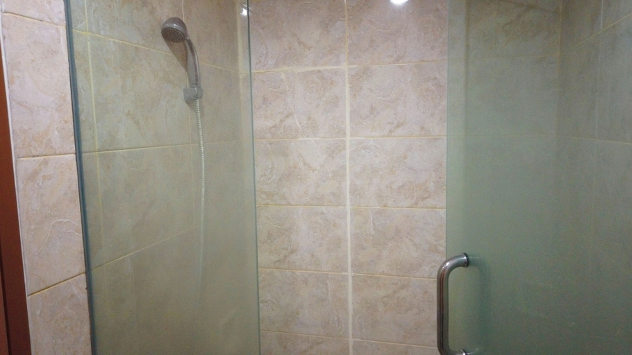 Bathroom 4, Unique Studio Galeri Ciumbuleuit Apartment near Dago, Bandung
